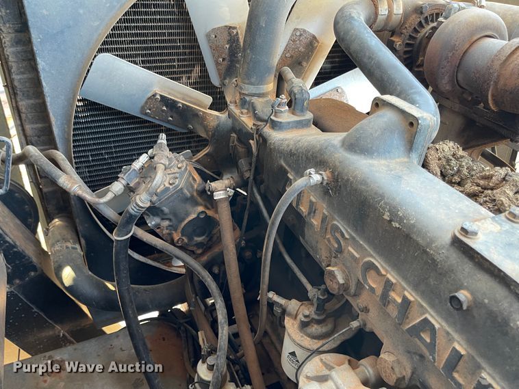 image for item DN0019 1982 Gleaner N6 combine