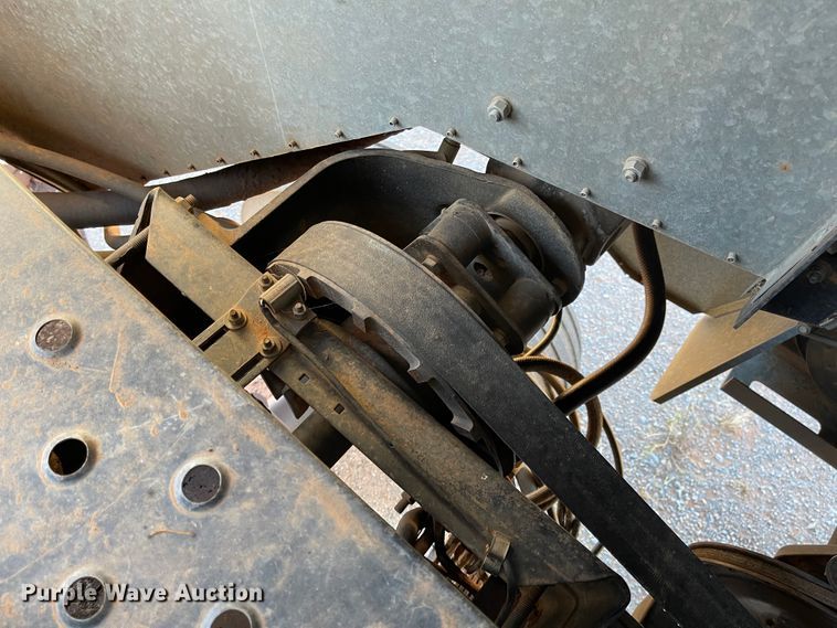 image for item DN0019 1982 Gleaner N6 combine