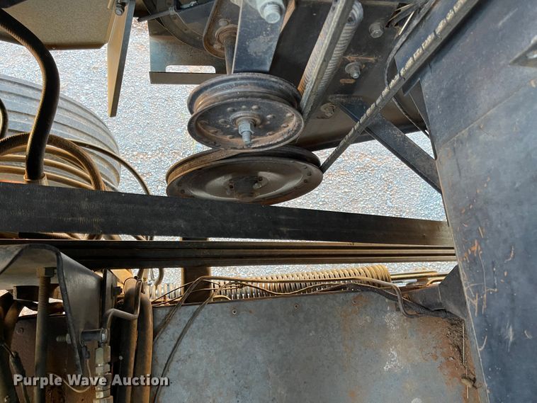 image for item DN0019 1982 Gleaner N6 combine