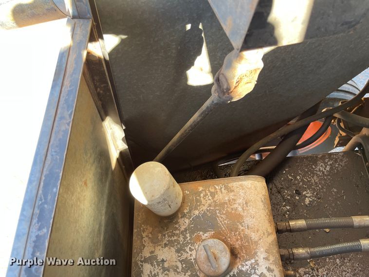 image for item DN0019 1982 Gleaner N6 combine