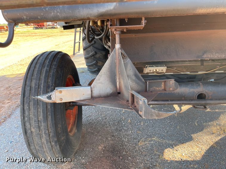 image for item DN0019 1982 Gleaner N6 combine