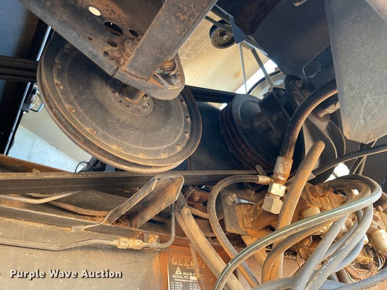 image for item DN0019 1982 Gleaner N6 combine