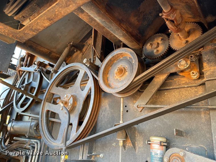 image for item DN0019 1982 Gleaner N6 combine