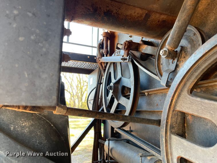 image for item DN0019 1982 Gleaner N6 combine