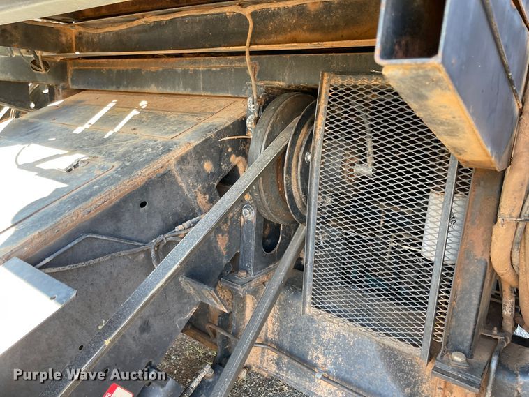 image for item DN0019 1982 Gleaner N6 combine