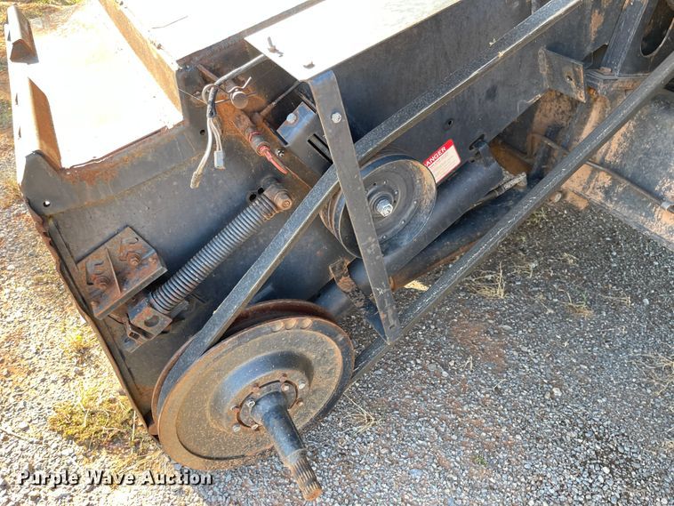 image for item DN0019 1982 Gleaner N6 combine