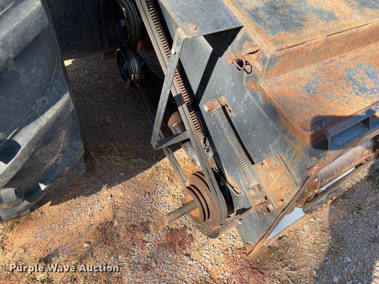 image for item DN0019 1982 Gleaner N6 combine