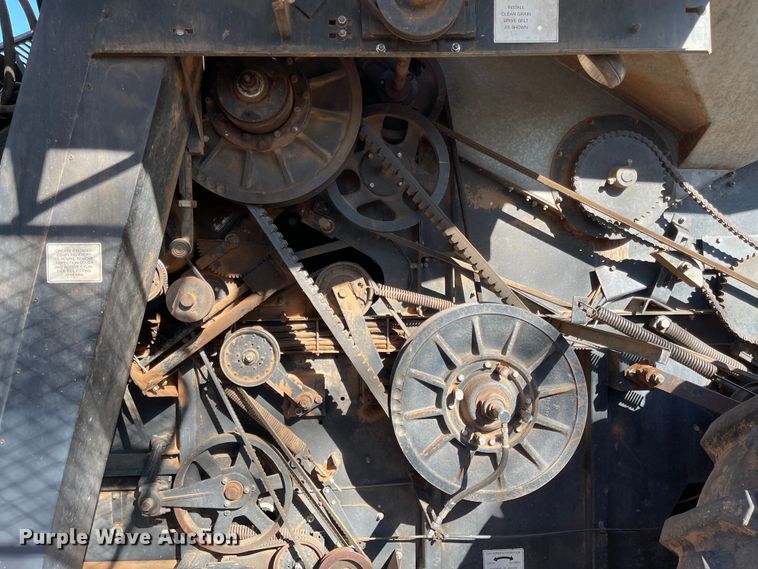 image for item DN0019 1982 Gleaner N6 combine