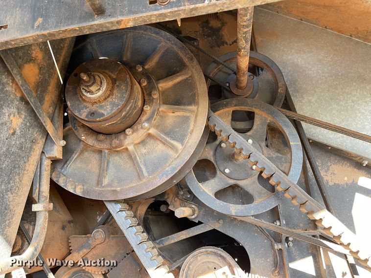 image for item DN0019 1982 Gleaner N6 combine