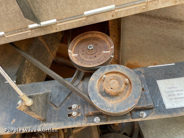 image for item DN0019 1982 Gleaner N6 combine