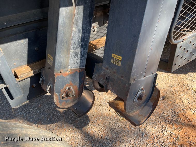 image for item DN0019 1982 Gleaner N6 combine