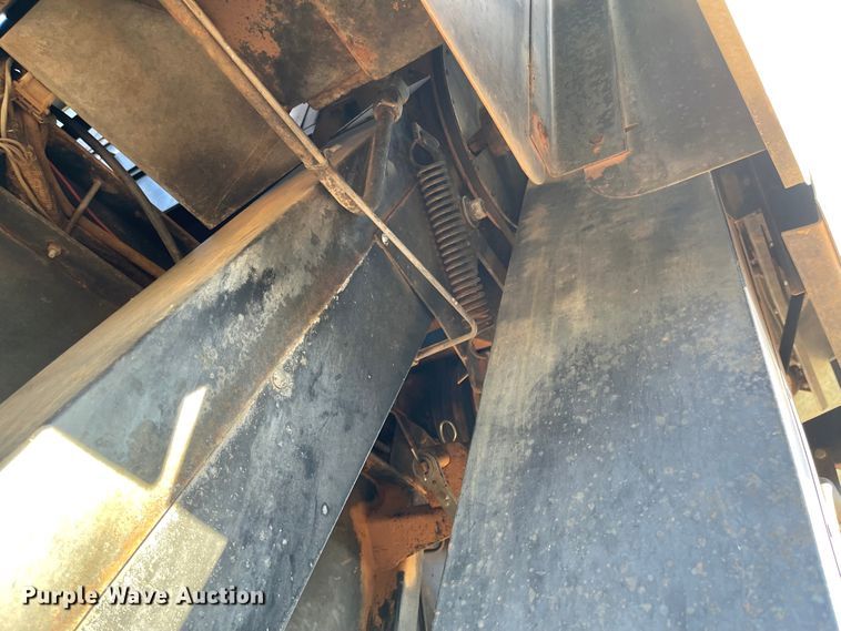 image for item DN0019 1982 Gleaner N6 combine