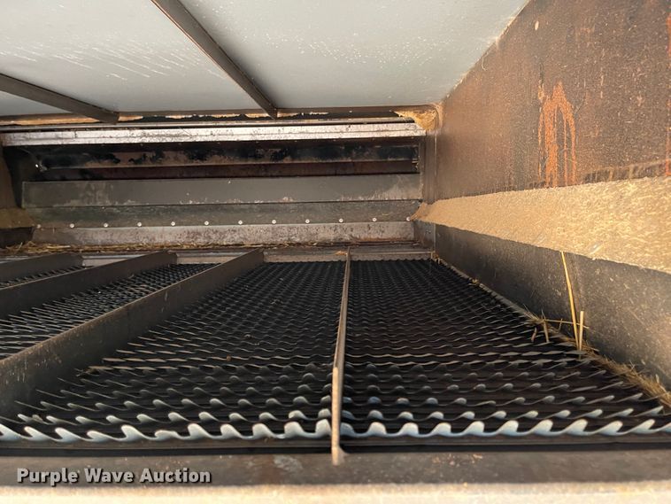 image for item DN0019 1982 Gleaner N6 combine