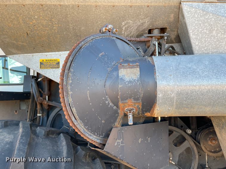 image for item DN0019 1982 Gleaner N6 combine