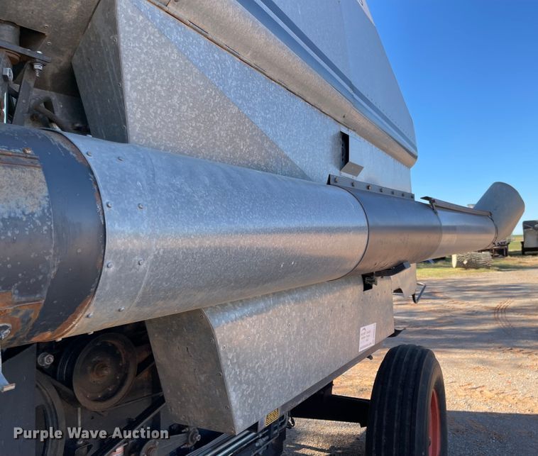 image for item DN0019 1982 Gleaner N6 combine