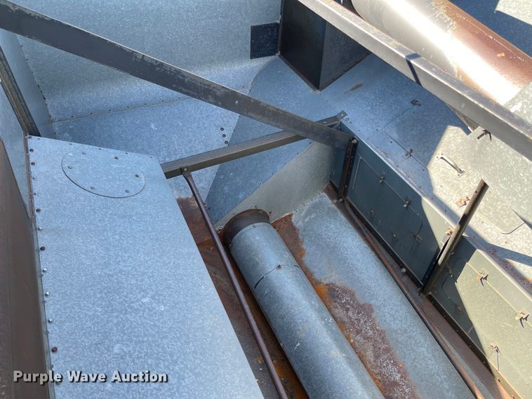 image for item DN0019 1982 Gleaner N6 combine