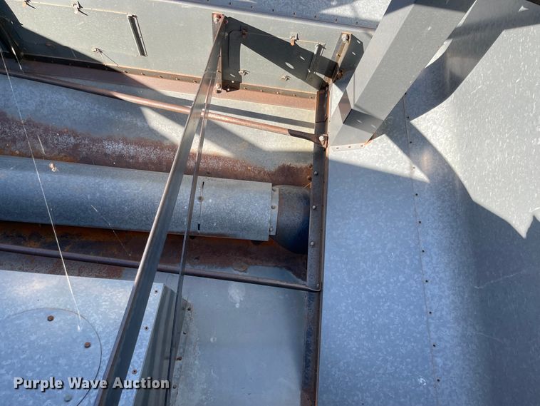 image for item DN0019 1982 Gleaner N6 combine