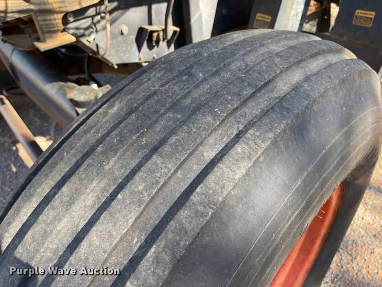 image for item DN0019 1982 Gleaner N6 combine