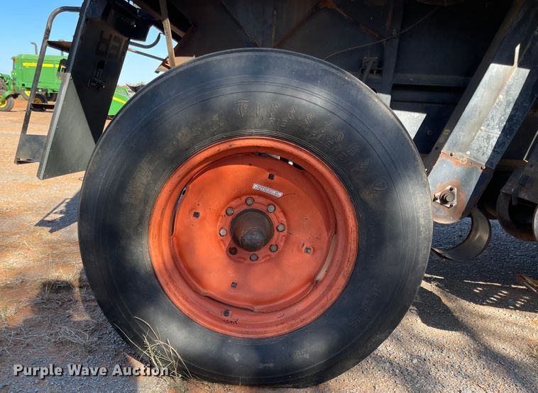image for item DN0019 1982 Gleaner N6 combine