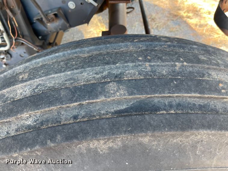 image for item DN0019 1982 Gleaner N6 combine