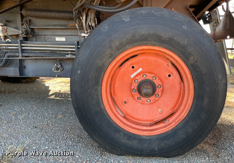 image for item DN0019 1982 Gleaner N6 combine