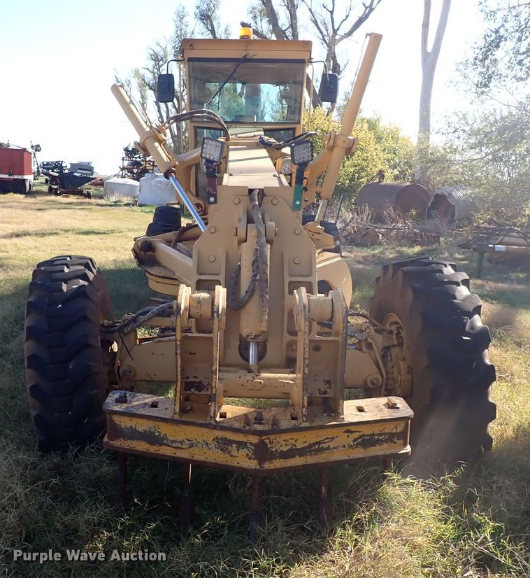 image for item DN0022 1992 John Deere 772B  motor grader