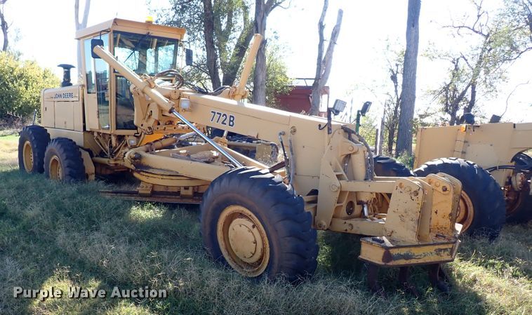 image for item DN0022 1992 John Deere 772B  motor grader