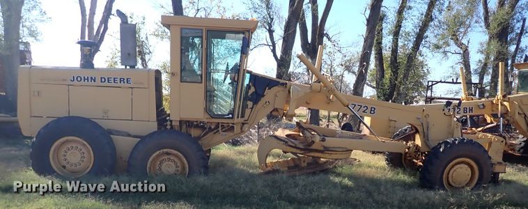 image for item DN0022 1992 John Deere 772B  motor grader