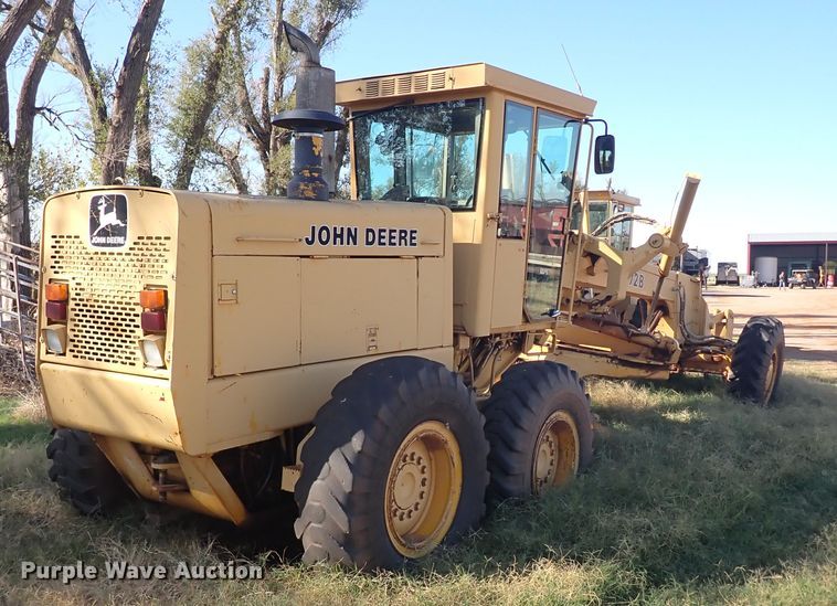 image for item DN0022 1992 John Deere 772B  motor grader