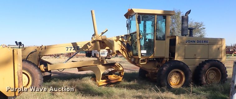image for item DN0022 1992 John Deere 772B  motor grader