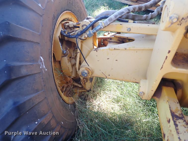 image for item DN0022 1992 John Deere 772B  motor grader