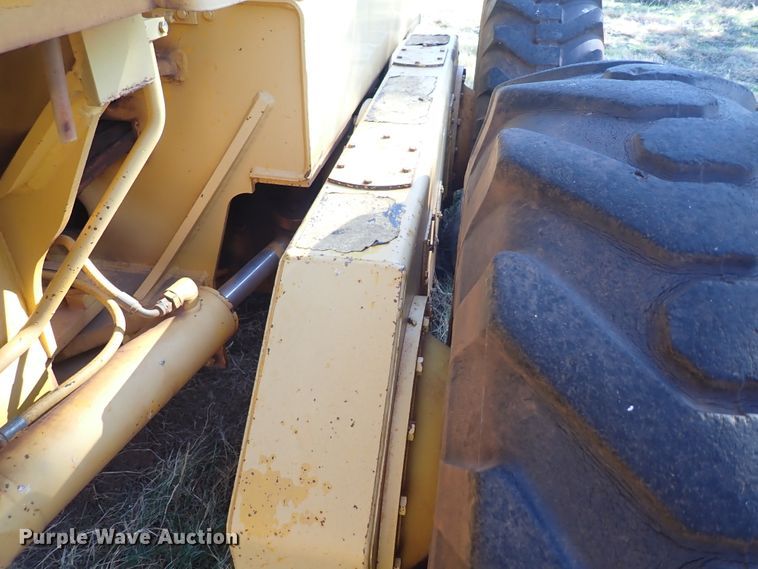 image for item DN0022 1992 John Deere 772B  motor grader