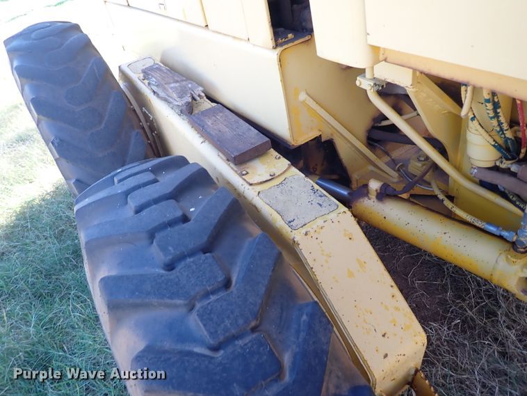 image for item DN0022 1992 John Deere 772B  motor grader