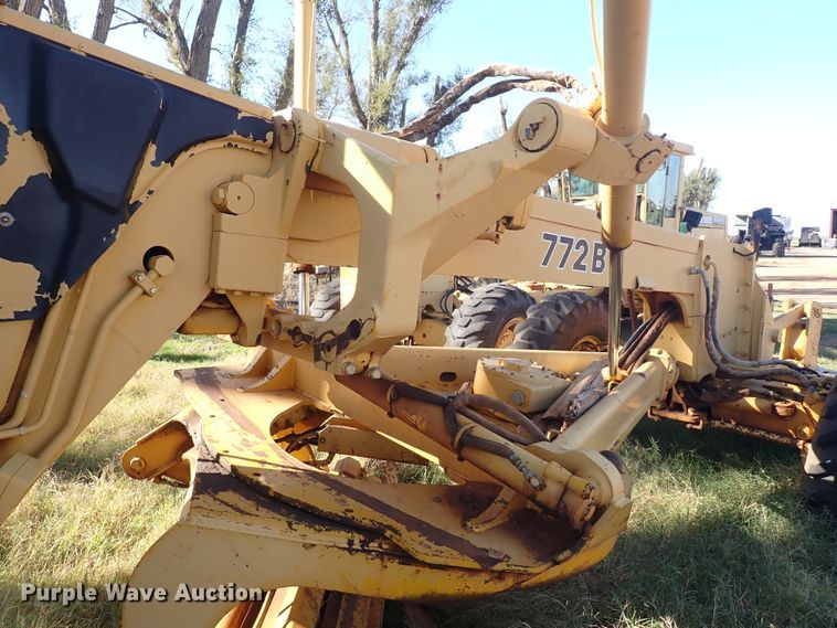 image for item DN0022 1992 John Deere 772B  motor grader