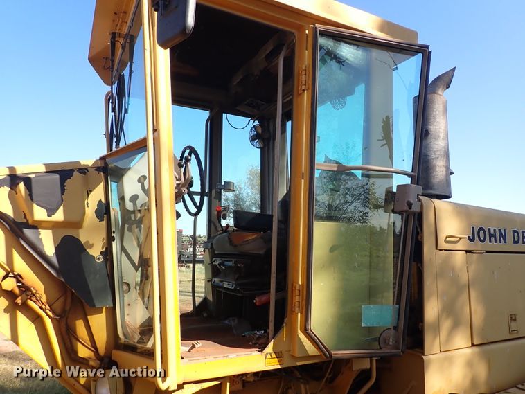 image for item DN0022 1992 John Deere 772B  motor grader