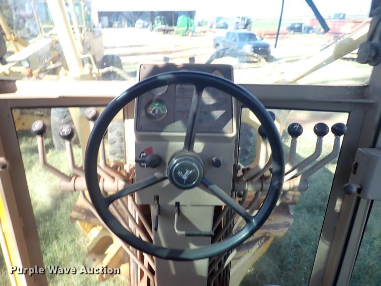 image for item DN0022 1992 John Deere 772B  motor grader