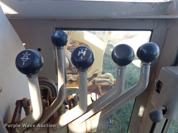 image for item DN0022 1992 John Deere 772B  motor grader