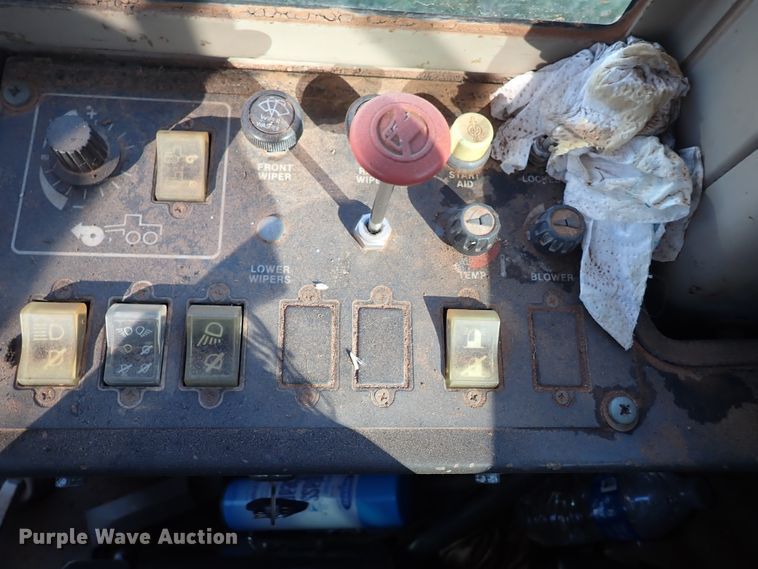 image for item DN0022 1992 John Deere 772B  motor grader