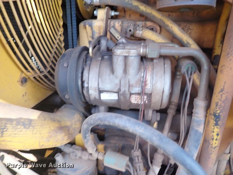 image for item DN0022 1992 John Deere 772B  motor grader