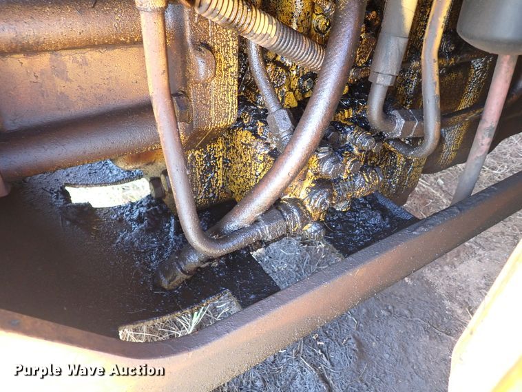 image for item DN0022 1992 John Deere 772B  motor grader