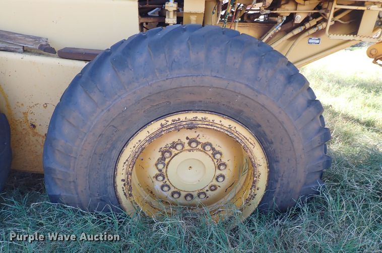 image for item DN0022 1992 John Deere 772B  motor grader