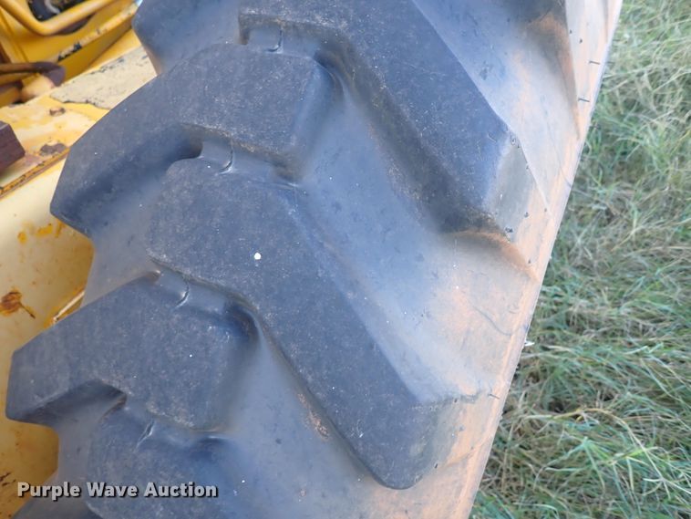 image for item DN0022 1992 John Deere 772B  motor grader