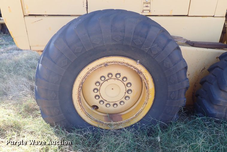 image for item DN0022 1992 John Deere 772B  motor grader