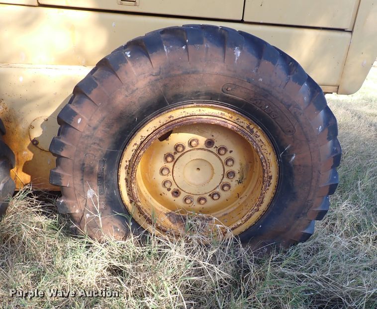 image for item DN0022 1992 John Deere 772B  motor grader