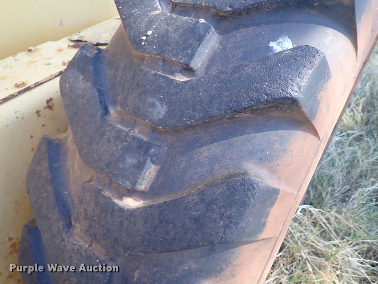 image for item DN0022 1992 John Deere 772B  motor grader