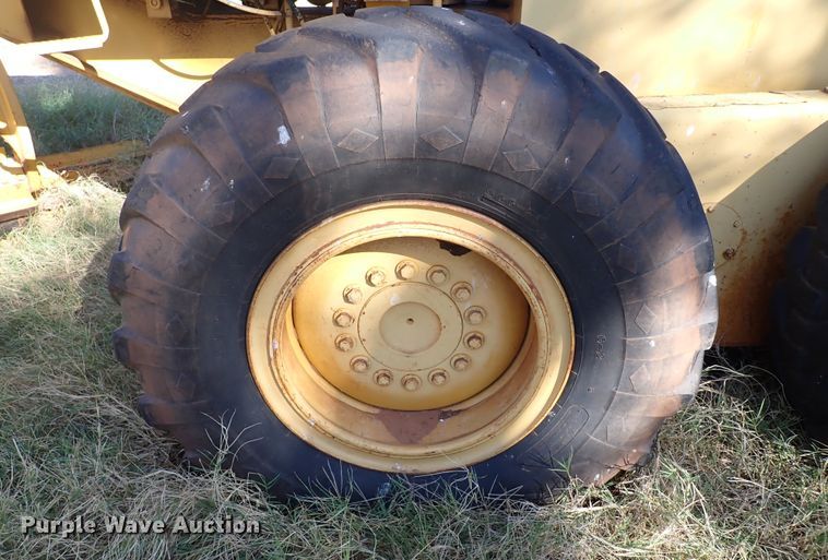 image for item DN0022 1992 John Deere 772B  motor grader