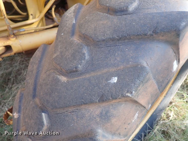 image for item DN0022 1992 John Deere 772B  motor grader