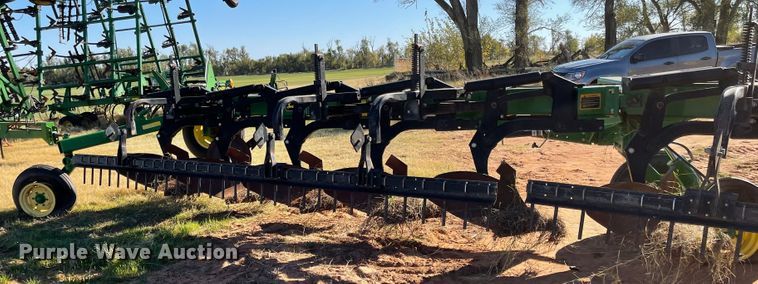 image for item DN0027 John Deere 3710  ten bottom plow