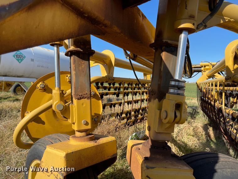 image for item DN0028 Vermeer R2800  hay rake