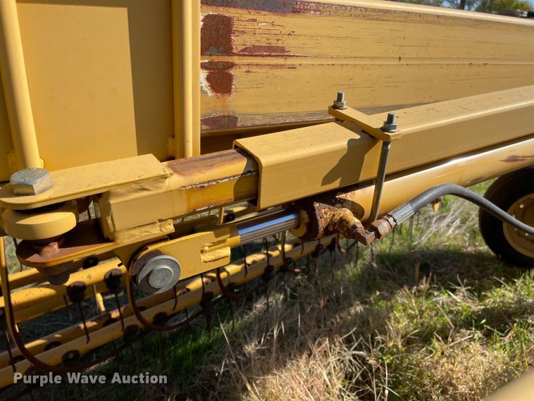 image for item DN0028 Vermeer R2800  hay rake
